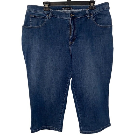 Lee Relaxed Fit Mid Stretch Denim Capris Medium Wash in Blue Size 18 - Picture 1 of 4